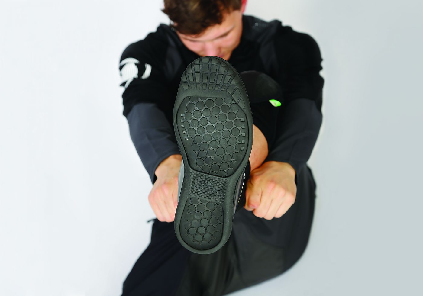 Endura offers overshoe for flatpedal shoes Bicycle Retailer and
